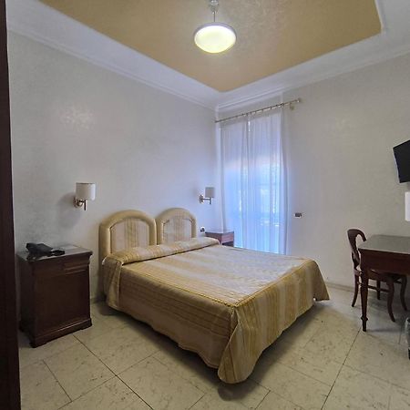 אוריסטאנו Mariano IV Palace Hotel מראה חיצוני תמונה