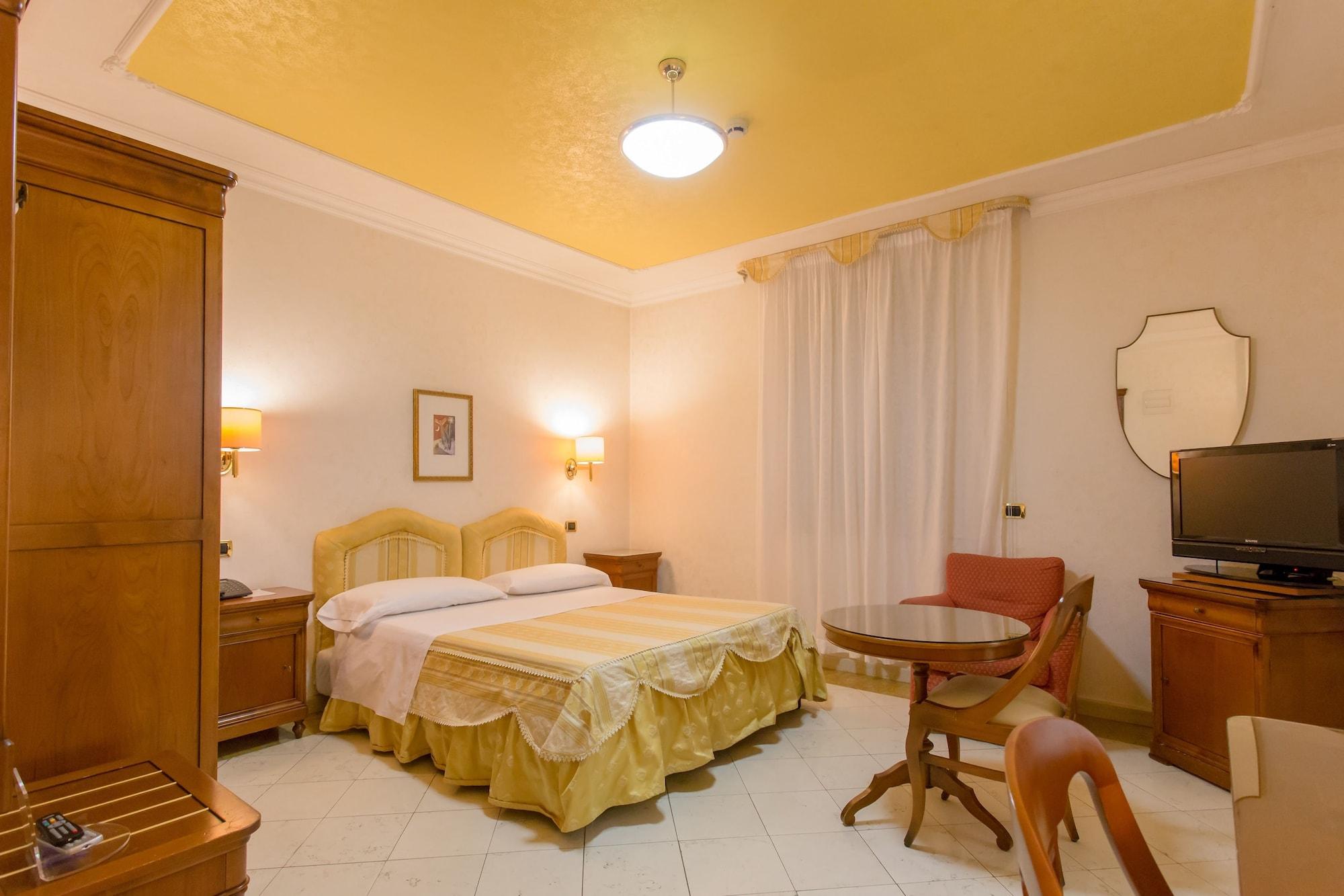 אוריסטאנו Mariano IV Palace Hotel מראה חיצוני תמונה