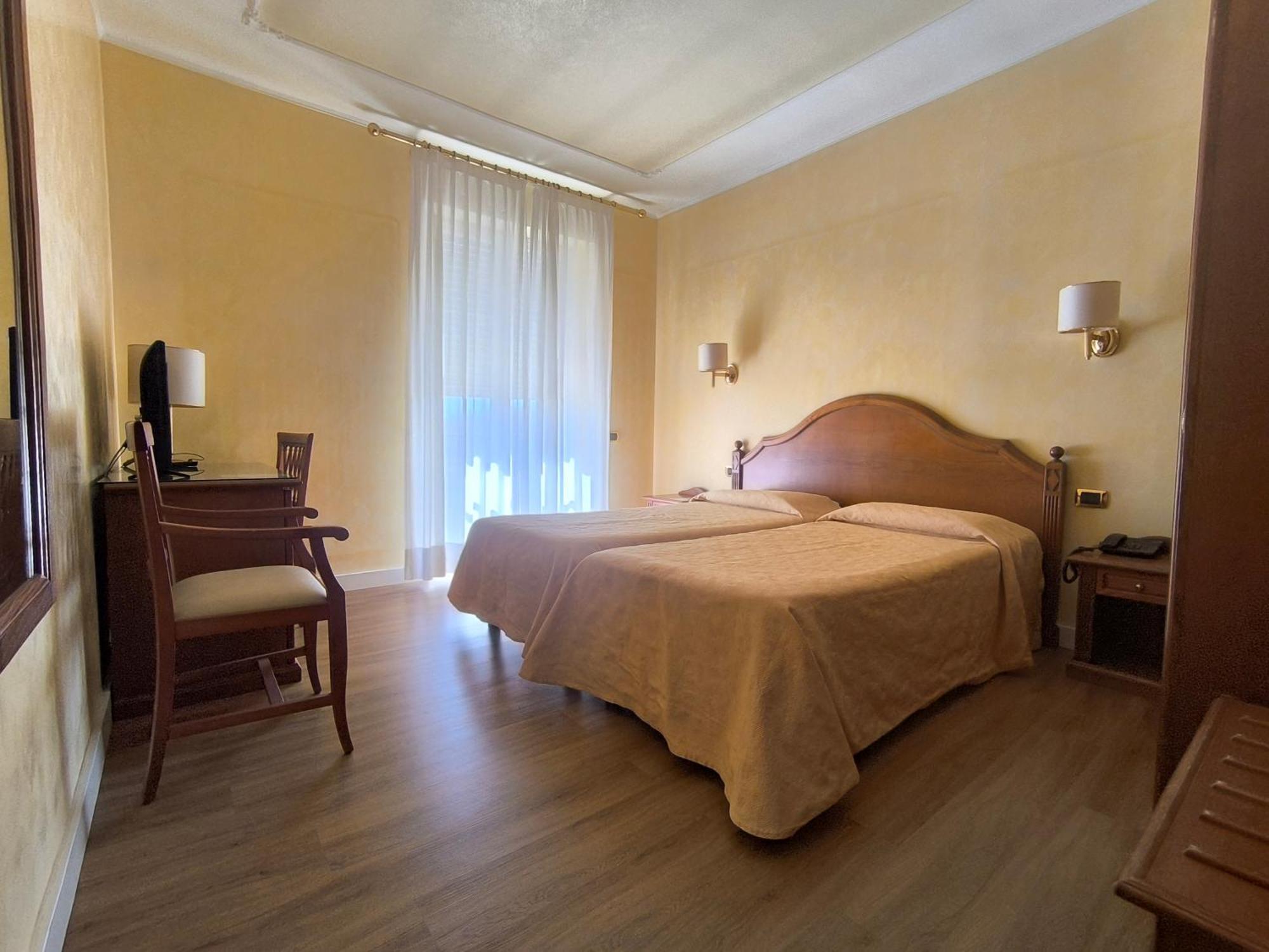 אוריסטאנו Mariano IV Palace Hotel מראה חיצוני תמונה