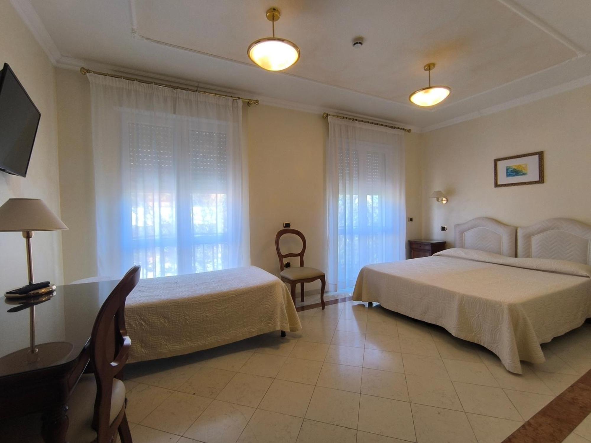 אוריסטאנו Mariano IV Palace Hotel מראה חיצוני תמונה