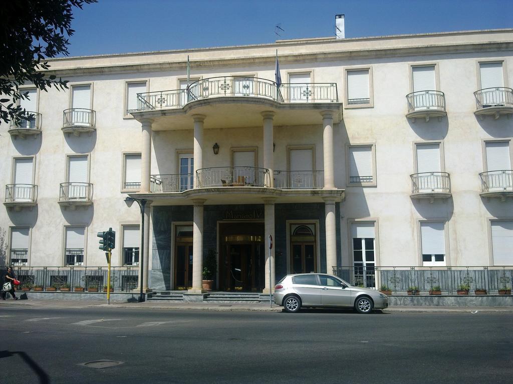 אוריסטאנו Mariano IV Palace Hotel מראה חיצוני תמונה